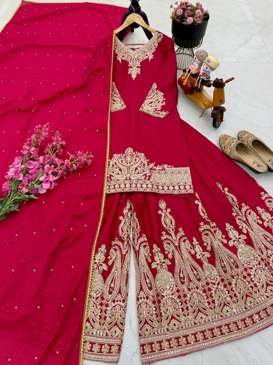 Ensemble haut, pantalon palazzo, écharpe rouge & doré