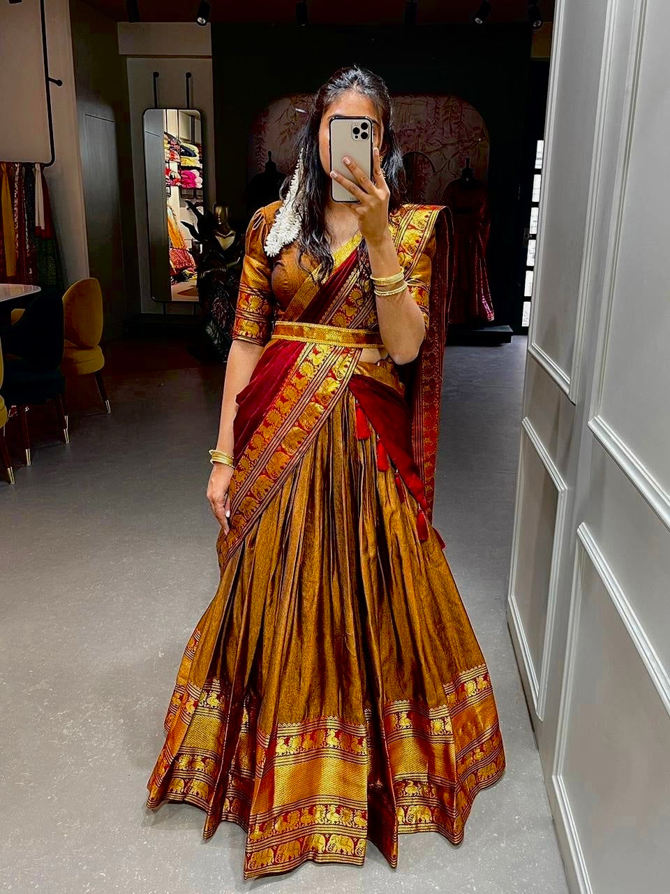 Lehenga brun, bordeaux & doré