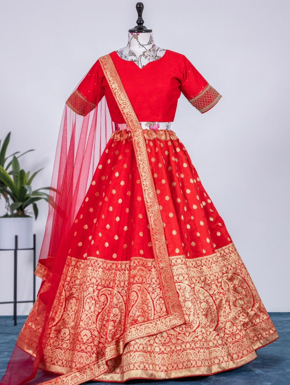 Lehenga rouge & doré