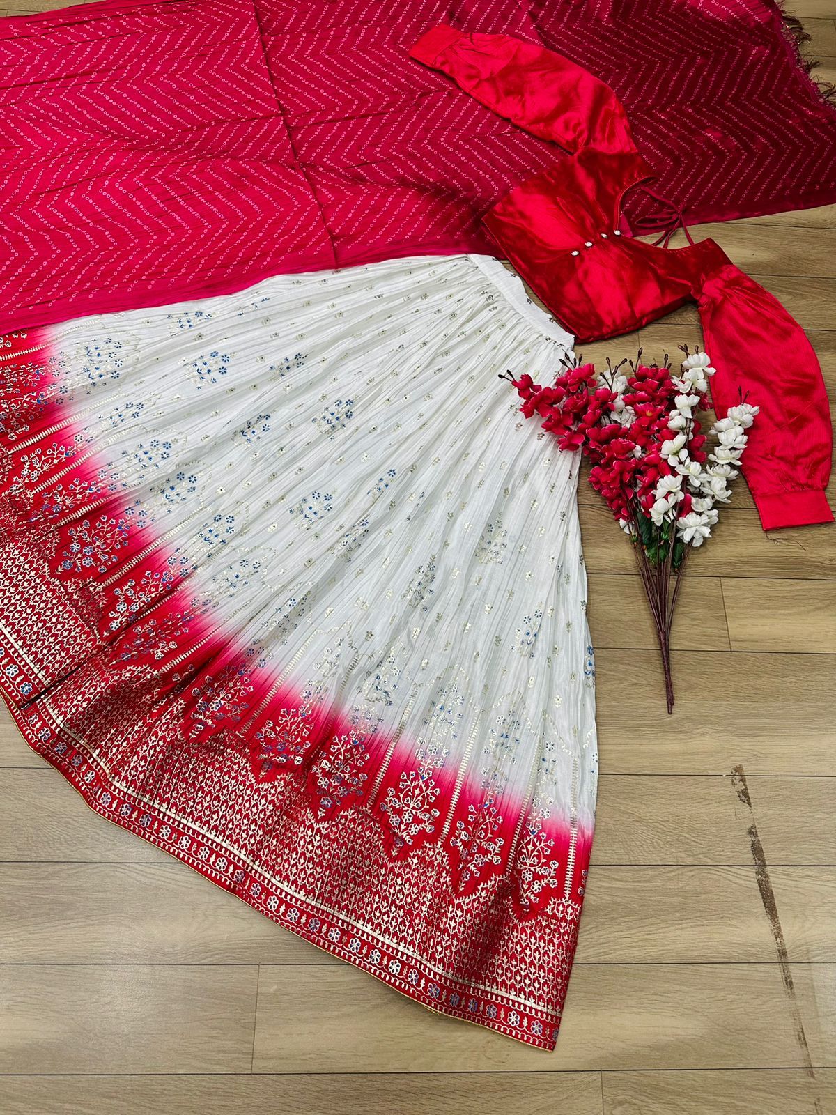 Lehenga design rouge & blanc