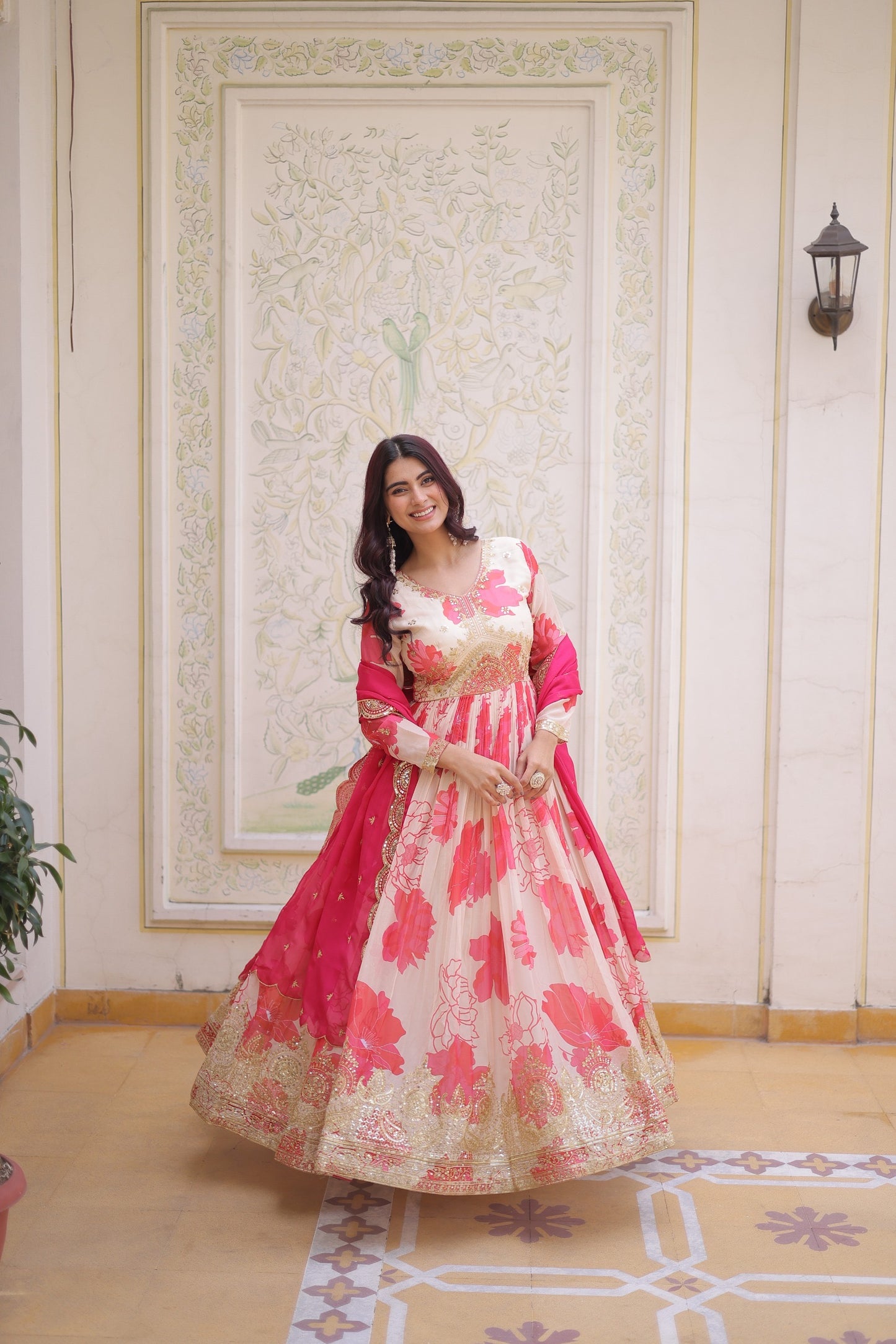 Robe beige, rose & doré