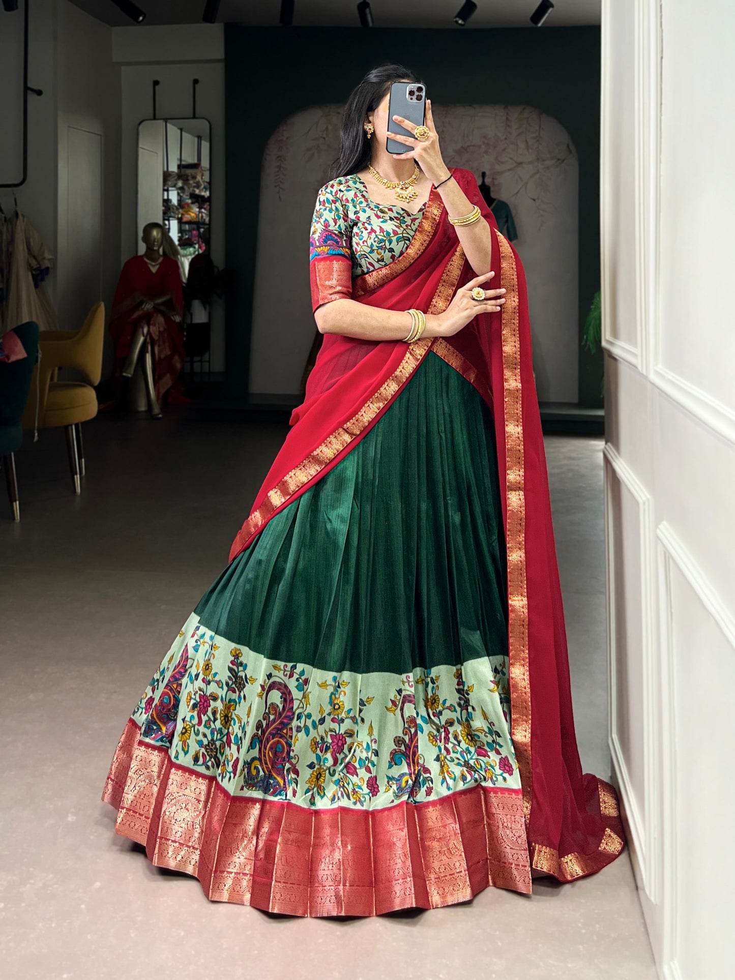 Lehenga vert, rouge & doré