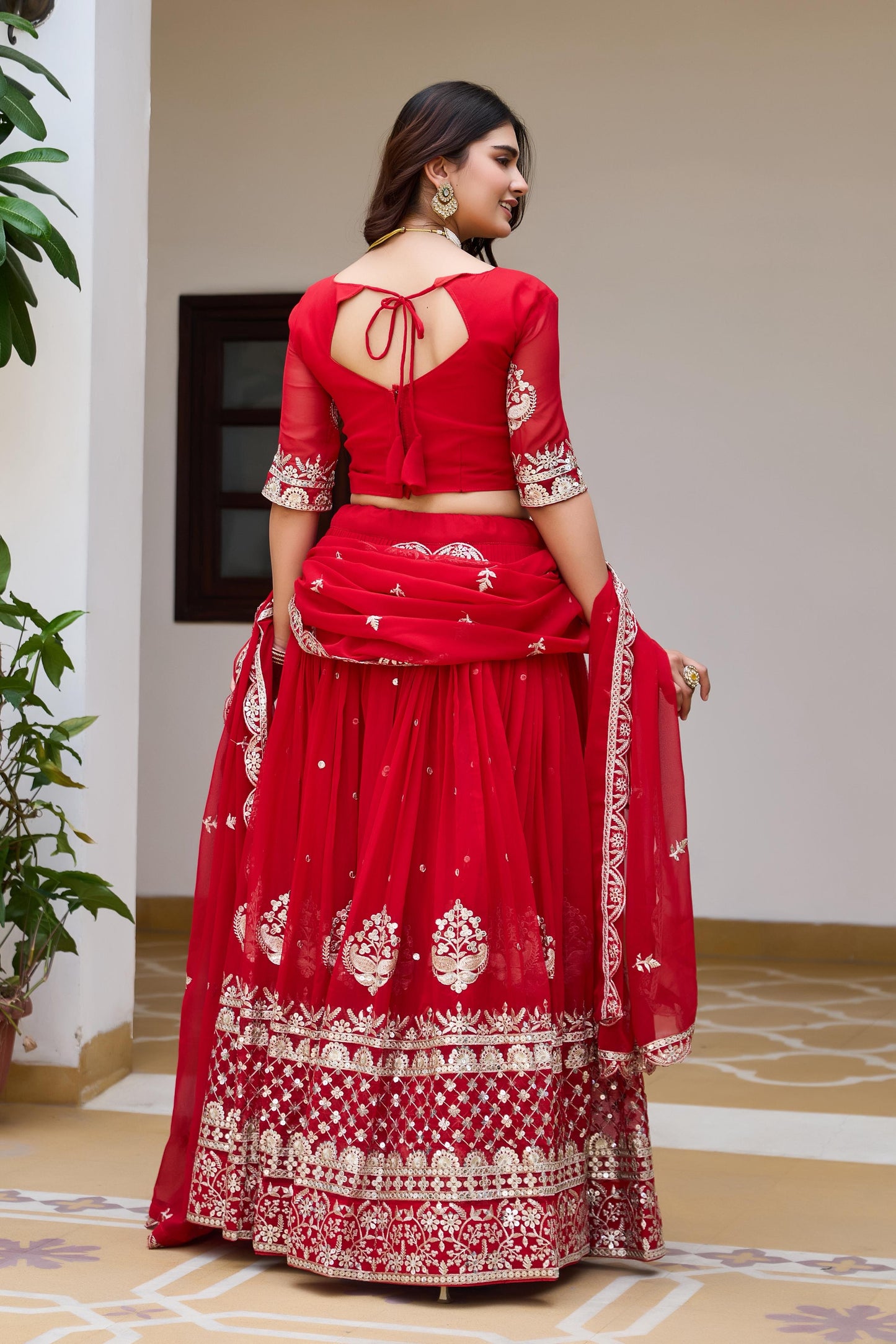 Lehenga rouge & doré