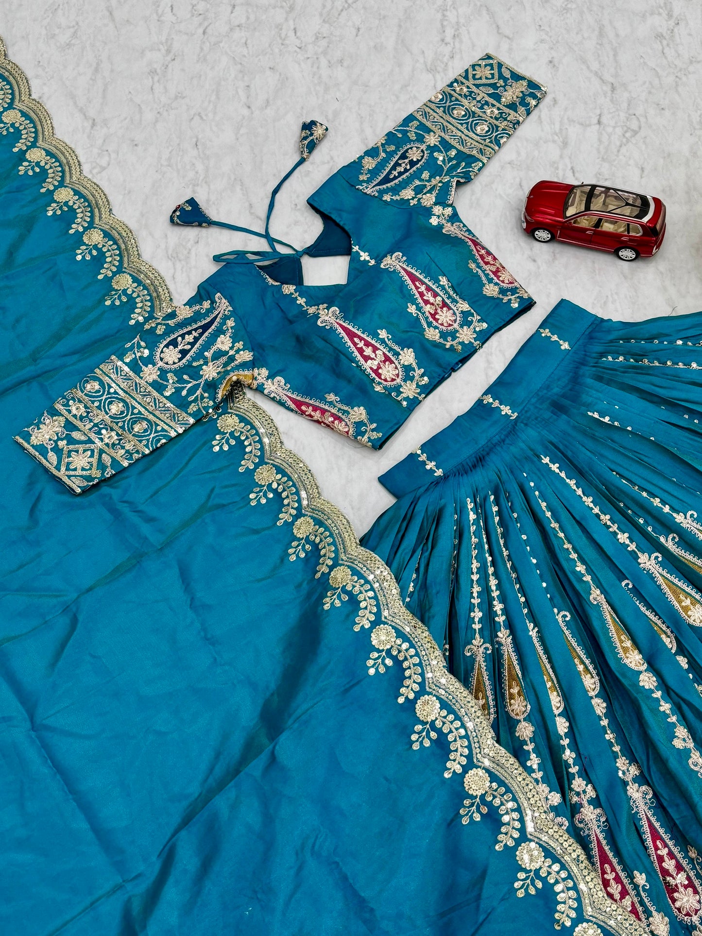 Lehenga bleu & doré