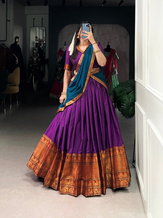 Lehenga mauve, bleu & doré