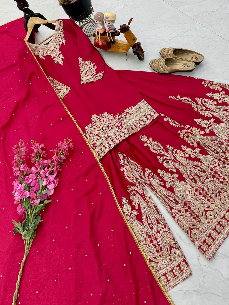 Ensemble haut, pantalon palazzo, écharpe rouge & doré