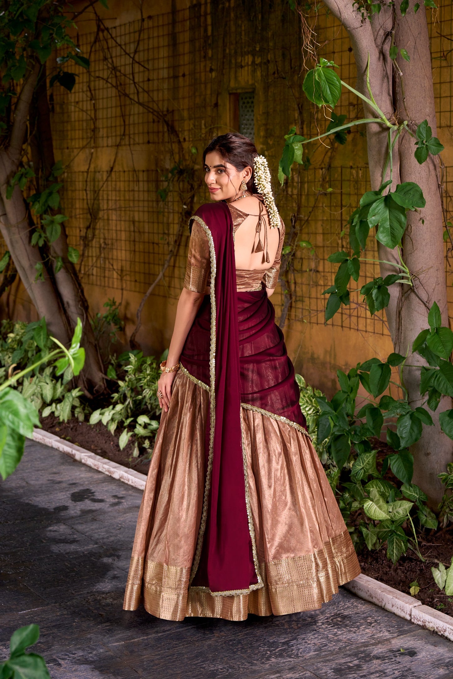 Lehenga doré & bordeaux
