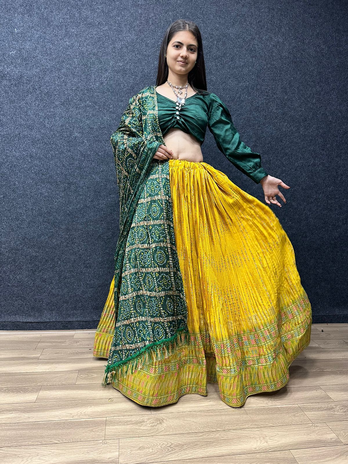 Lehenga design jaune & vert