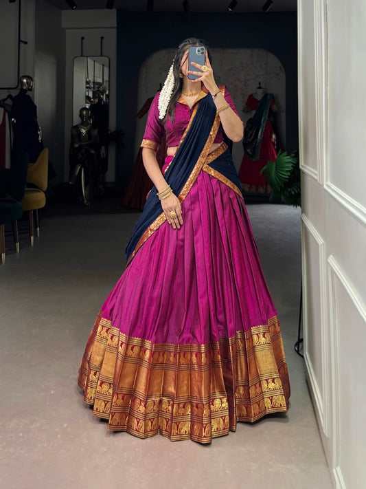 Lehenga rose, bleu foncé & doré