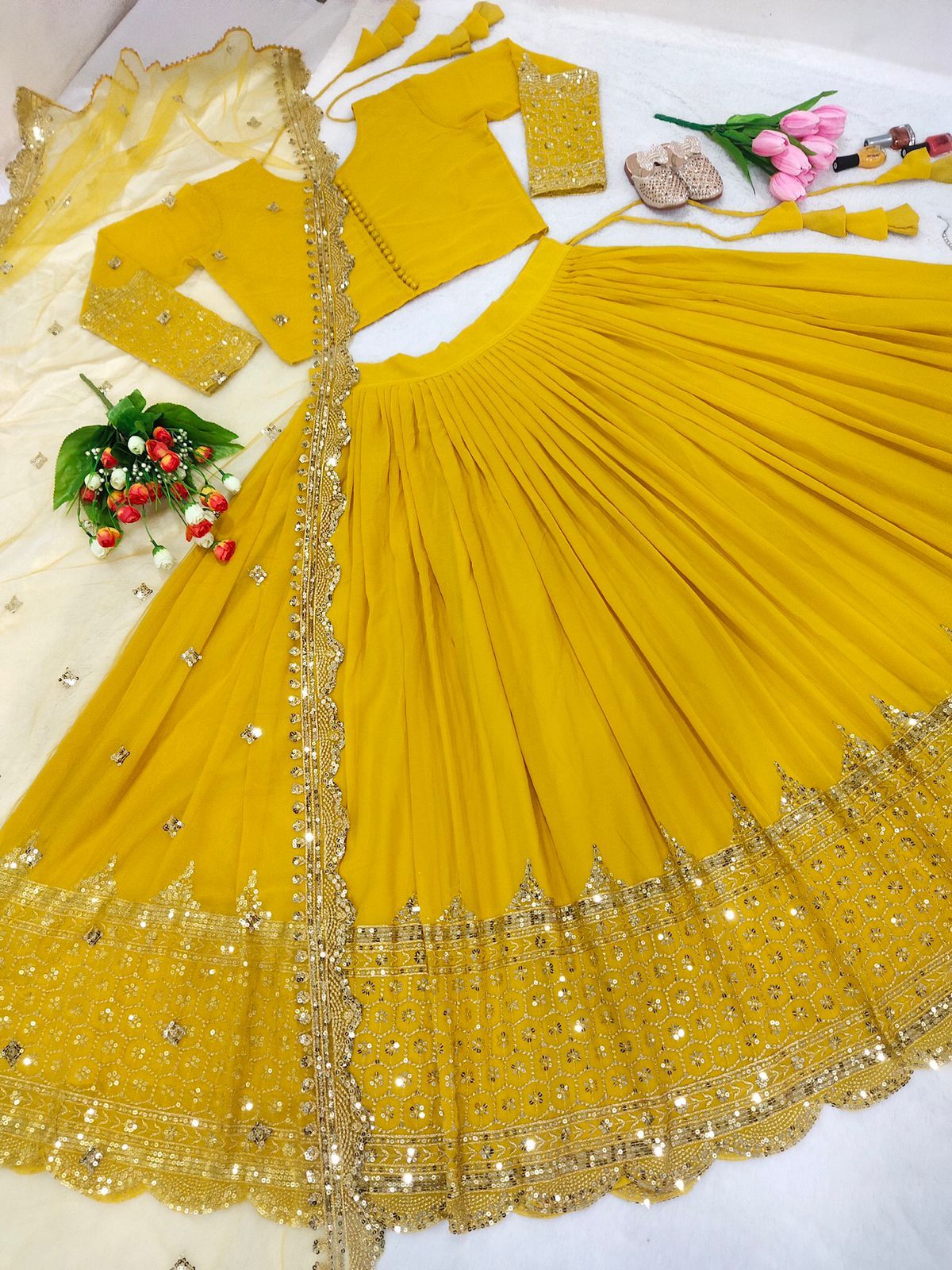 Lehenga jaune safran & doré