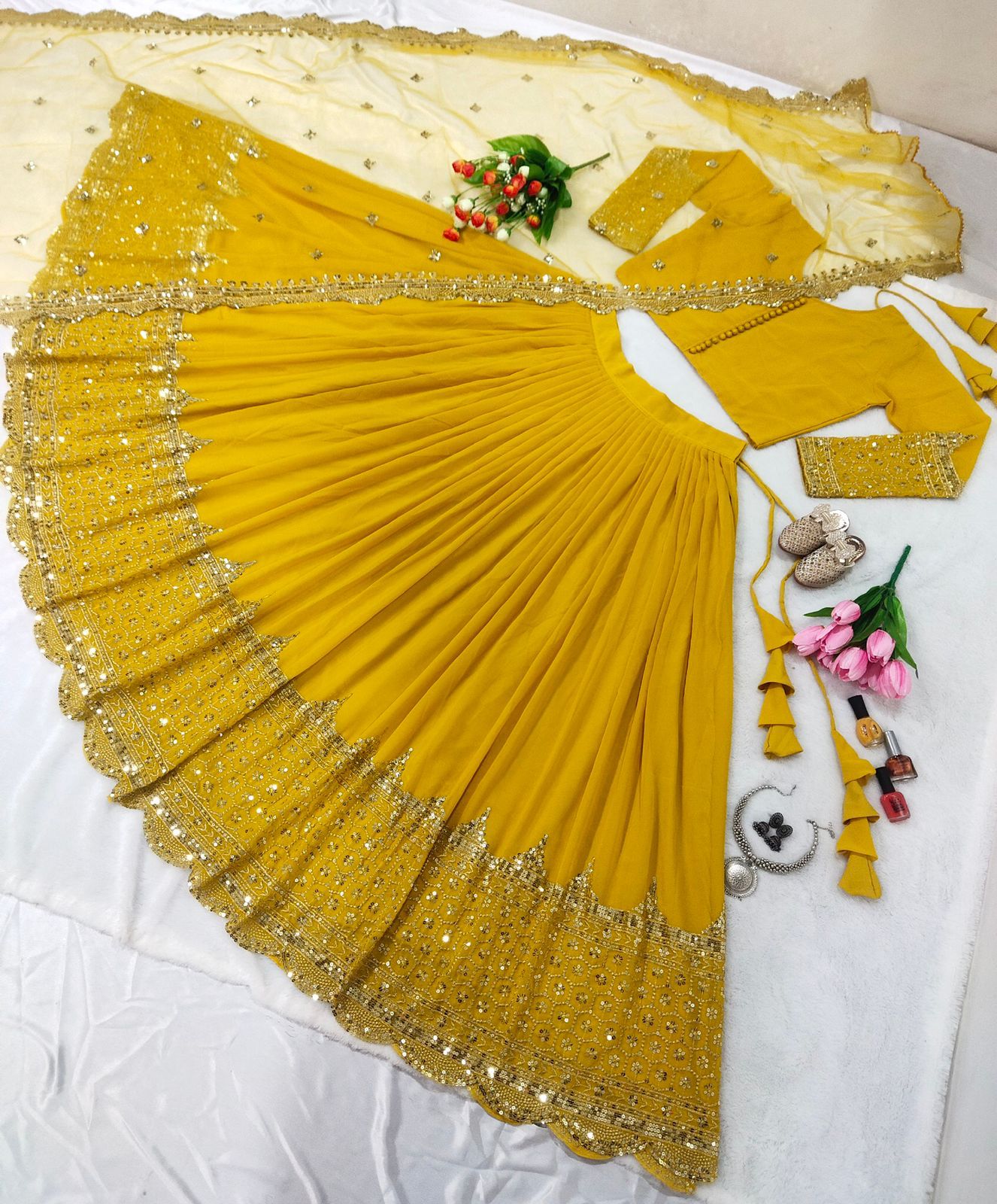 Lehenga jaune safran & doré