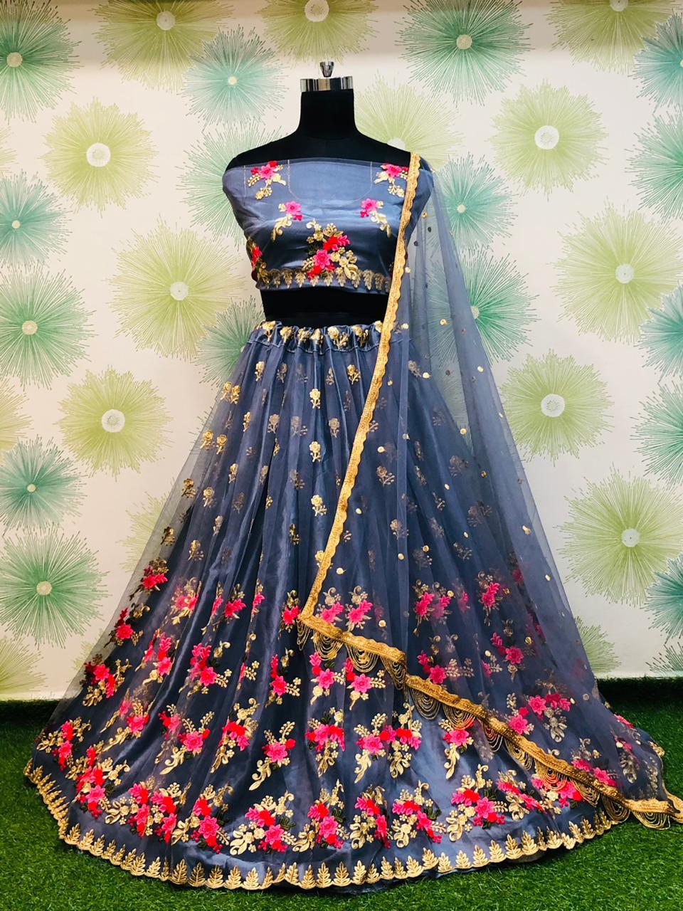 Lehenga en tulle gris, rose & doré