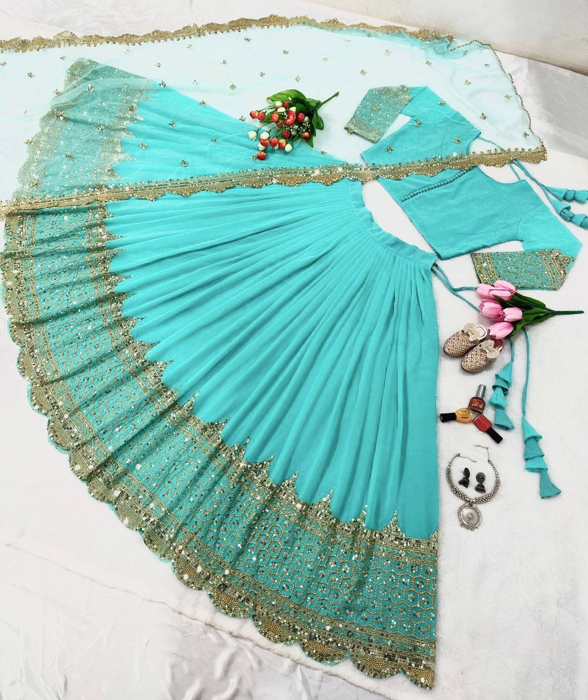 Lehenga De Mariée Marron Et Doré Avec Broderie Complète - Porté Une Seule Fois - Très Bon état