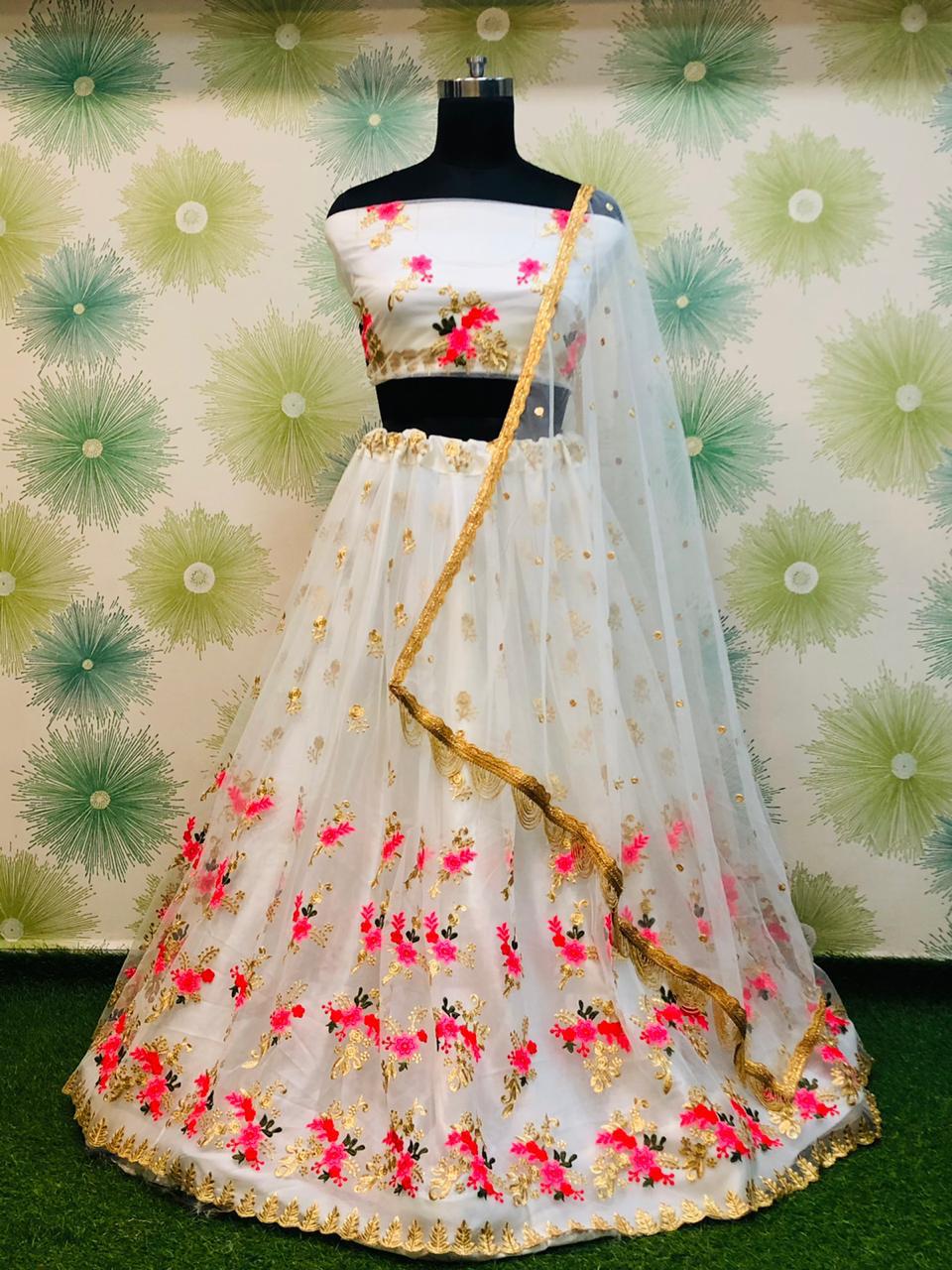 Lehenga en tulle blanc, rose & doré